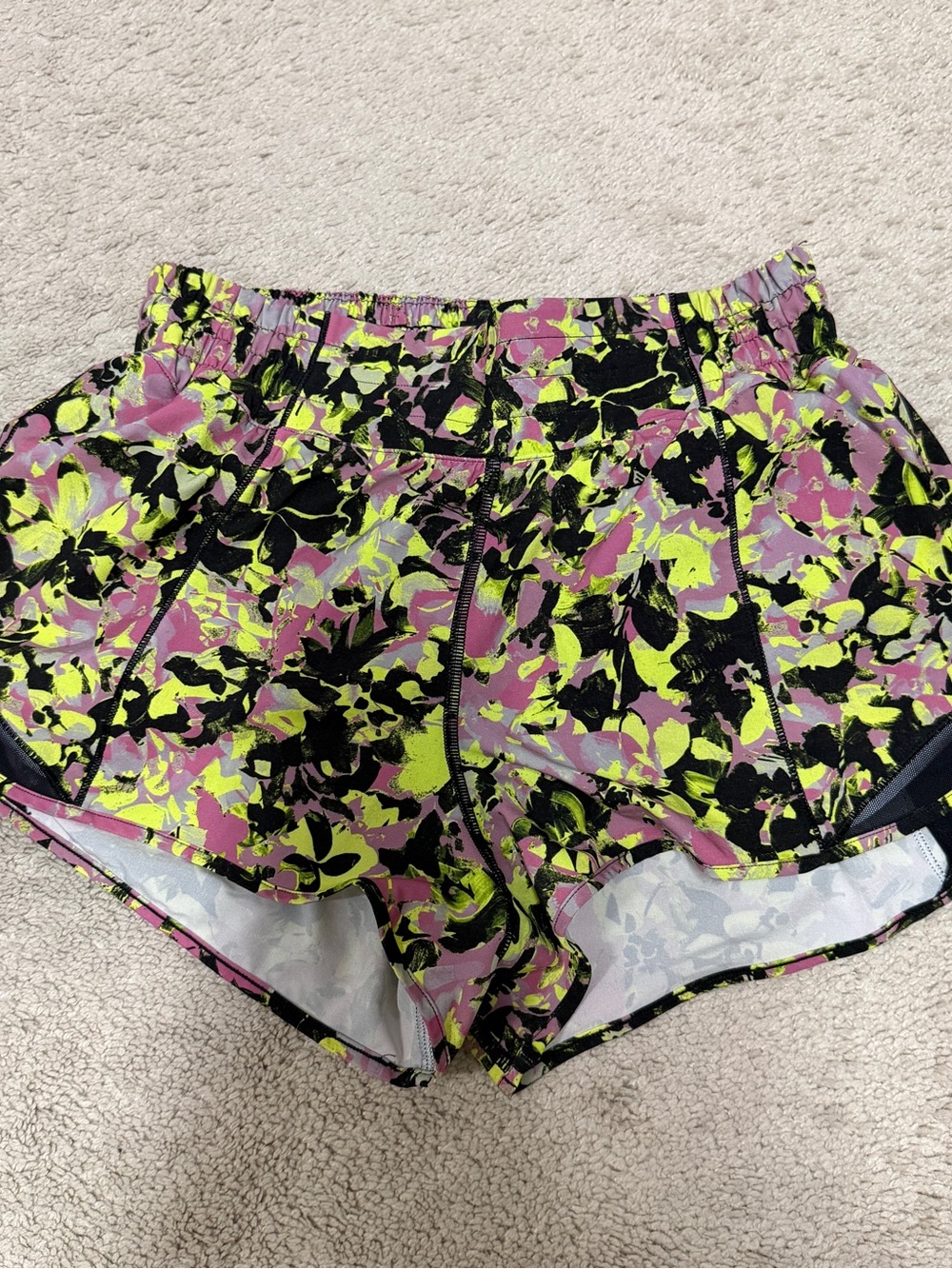 Lululemon Hotty Hot High-rise lined short 2.5”